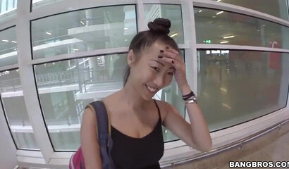 Amateur slut Sharon Lee likes public nailing HD