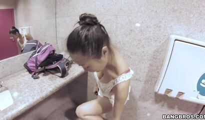 Amateur slut Sharon Lee likes public nailing HD